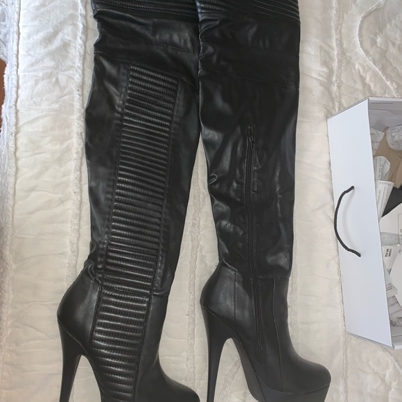Thigh high boots New ALDO.  One size fits all. - Picture 5 of 6